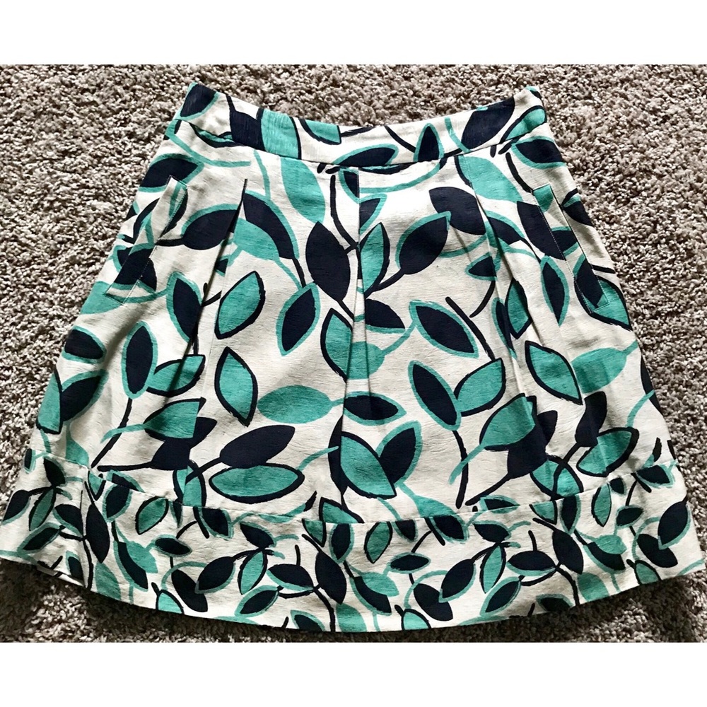 BCBGMaxAzria Size 6 Navy Floral A-Line Cream Skirt - Picture 2 of 5